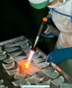 Vietnam Frozen Grilled Loligo Squid Fillet Slice Sushi Being Grilled at Seafood Facility