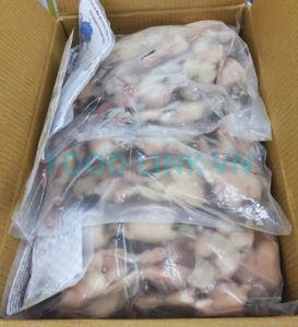 Packing finished frog legs into retail bags under QC service