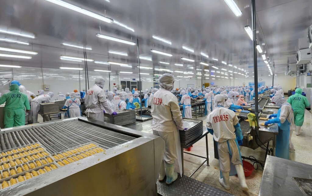 Vietnam seafood suppliers processing frozen seafood in modern factory