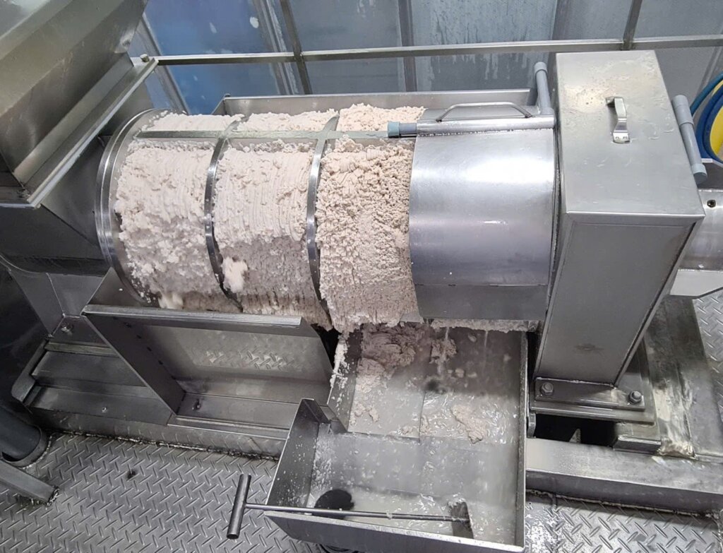 Vietnam surimi supplier producing frozen itoyori surimi in seafood factory